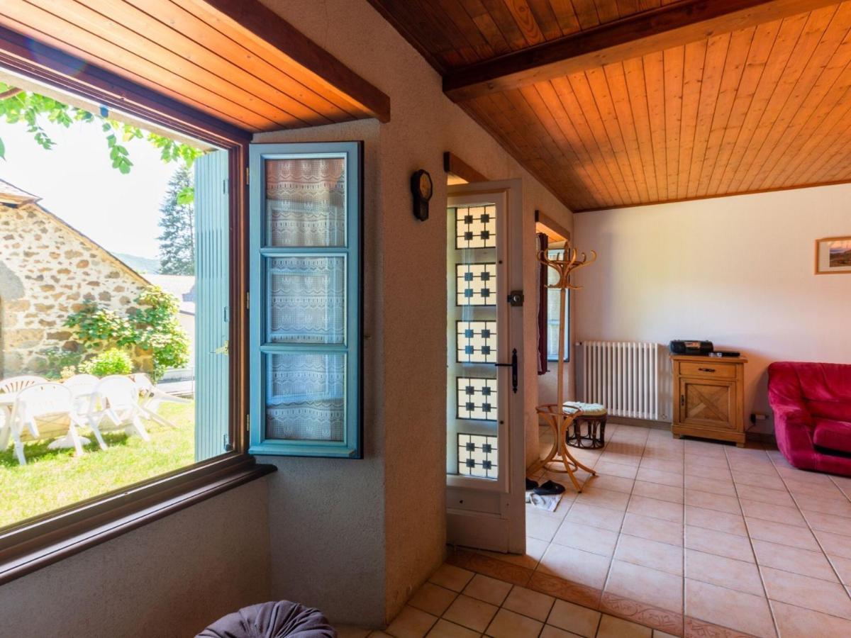 Beautiful Villa In The Parc Des Volcans D Auvergne Vic-sur-Cère Extérieur photo